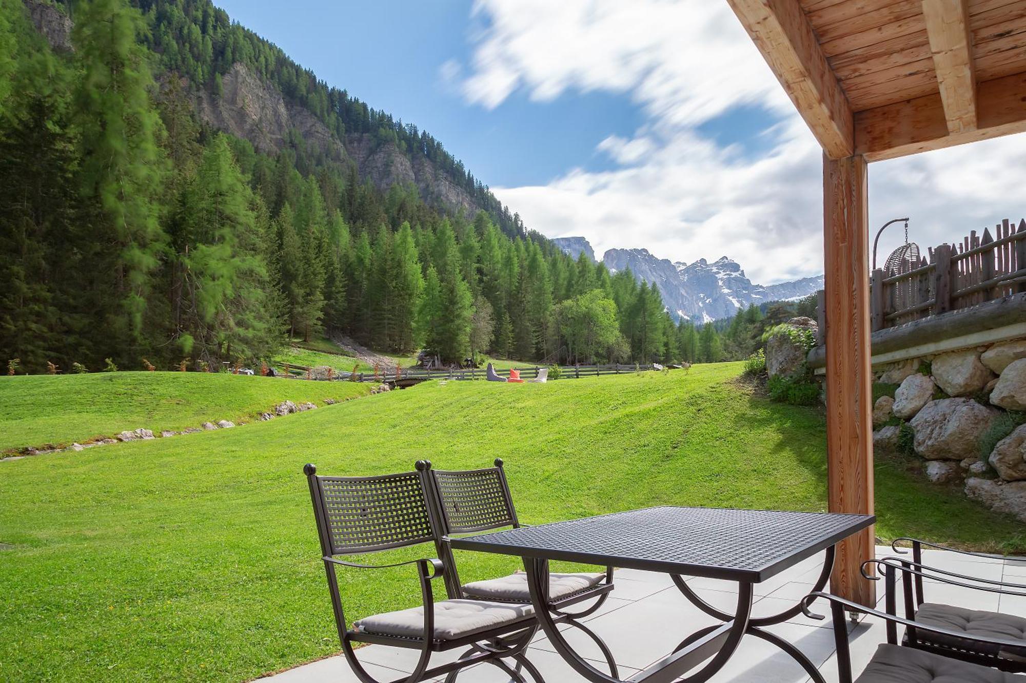 Morna Aparthotel 4*